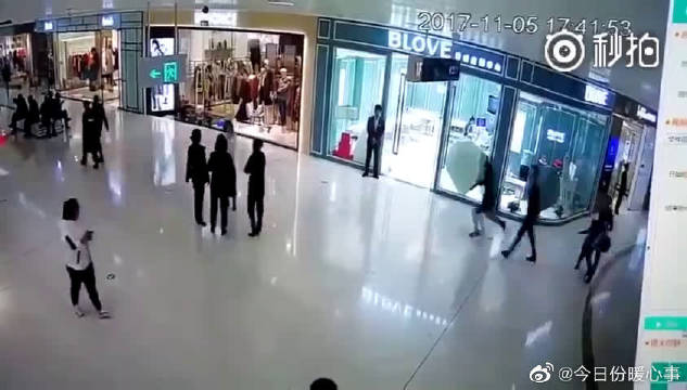 怀孕妻子被打 丈夫飞踹打人者